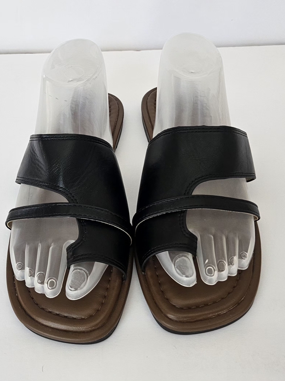 Chic Black Leather Toe Loop Sandals Flat Slide Mules Women's Size 8.5 / EU 38 Co - Picture 2 of 12